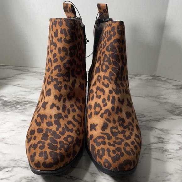 NWT leopard pull on microsuede Chelsea style boot - Picture 2 of 9